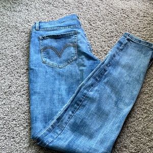 Woman Levis Skinny Jeans